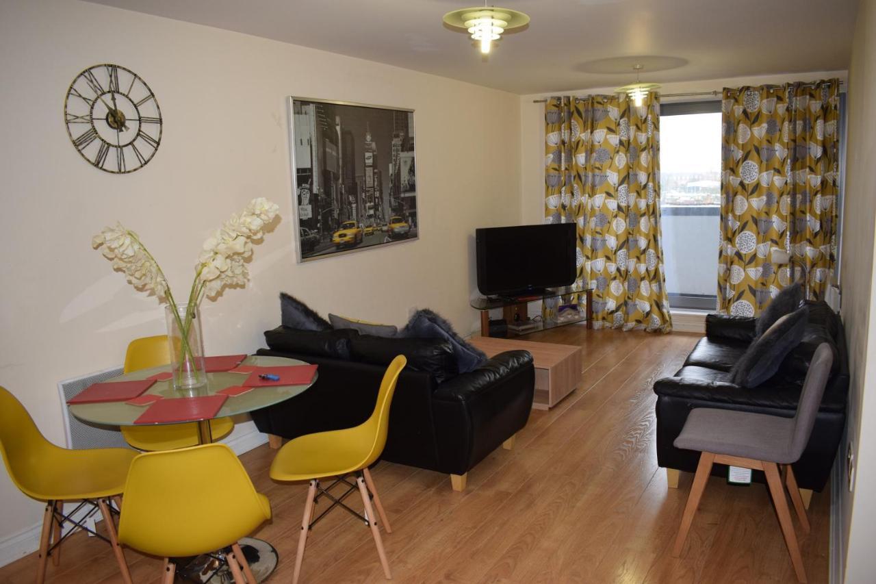 2 Bedroom & 2 Bathroom Apartment - Tca58 Watford  Exterior photo